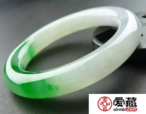 冰糯种翡翠手镯什么价