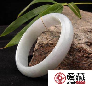 白色糯种翡翠值钱吗 白色糯种翡翠属于什么档次的