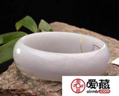 白色糯种翡翠值钱吗 白色糯种翡翠属于什么档次的