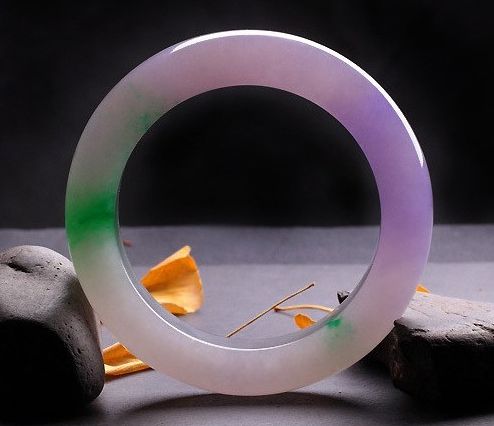 翡翠手镯哪种颜色值钱颜色多好吗