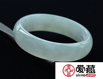 女人为什么戴翡翠手镯 是什么原因呢