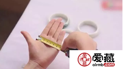 翡翠手镯怎么算圈口 翡翠手镯圈口大小