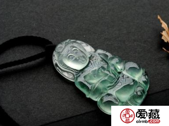 选购翡翠时怎么来看翡翠的种水好不好