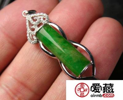 翡翠手镯水头几年养出 怎么看水头
