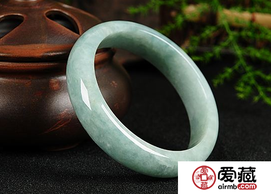 什么样的玉镯比较好 好玉镯的标准是什么