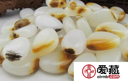 翡翠为什么比和田玉贵 原因是什么
