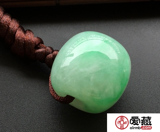 小孩戴翡翠好还是和田玉好