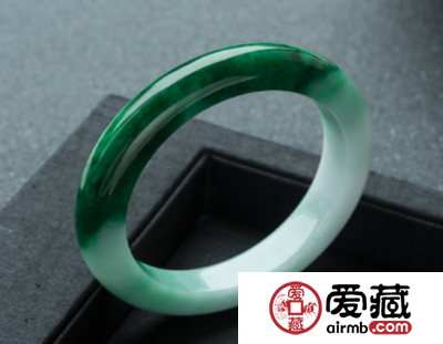 翡翠手镯定价 翡翠手镯定价的标准