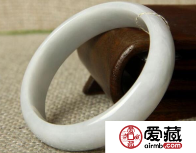 糯种翡翠手镯怎么样 糯种手镯属于什么档次