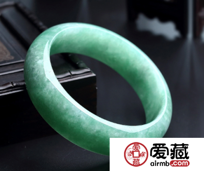 糯种翡翠手镯怎么样 糯种手镯属于什么档次