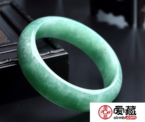 糯种翡翠手镯怎么样 糯种手镯属于什么档次