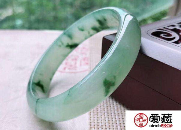 飄花手鐲的價(jià)格 一般是多少錢