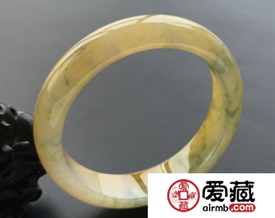 黄翡翠手镯价格 黄翡手镯多少钱一克