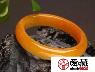 黄翡翠手镯价格 黄翡手镯多少钱一克