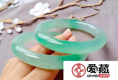 翡翠镯子价格 翡翠镯子多少钱