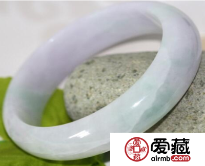 翡翠手镯裂纹怎么看 辨别翡翠手镯裂痕