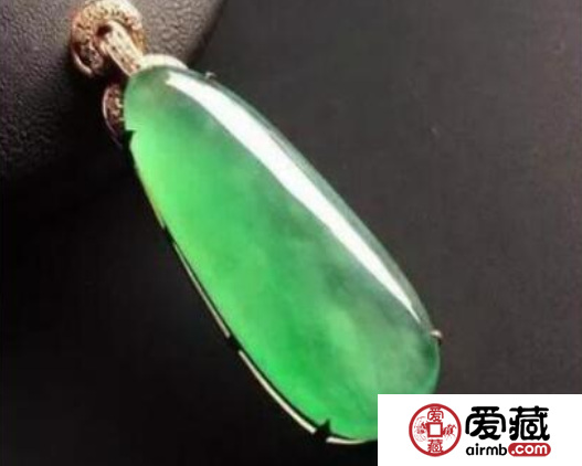 翡翠有翠根的好还是没有翠根的好