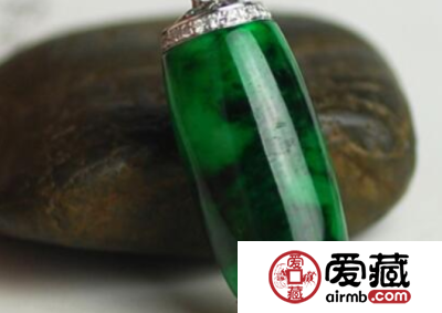 翡翠手镯翠根什么样好 翠根多好还是少的好