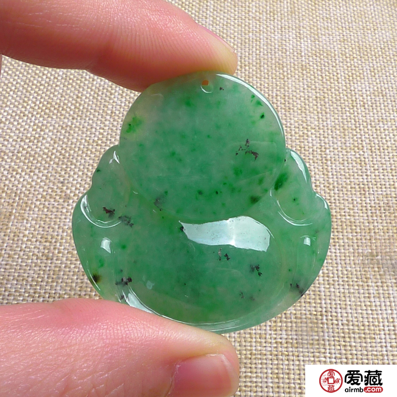 翡翠有黑点算次品吗