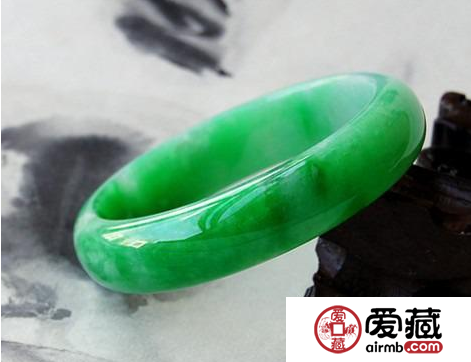 玉鐲多少錢 玉鐲價(jià)格表2019年