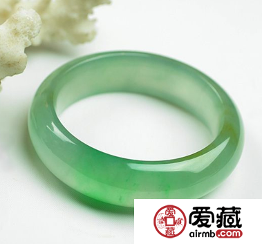 翡翠手鐲摔裂了沒斷還可以修復(fù)嗎 怎么修復(fù)