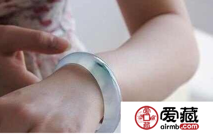 翡翠手镯怎么养才能透 三个方法养透翡翠手镯