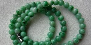 豆種翡翠項(xiàng)鏈價(jià)格多少錢(qián)一條