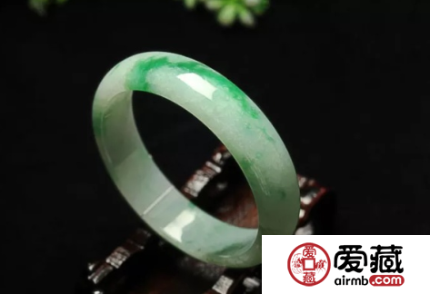 翡翠镯子一般多少钱 翡翠手镯多少钱合适