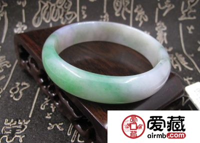 一万多的翡翠手镯怎么样 如何挑选