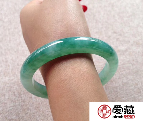 翡翠手镯大小如何选择 正确方法在这