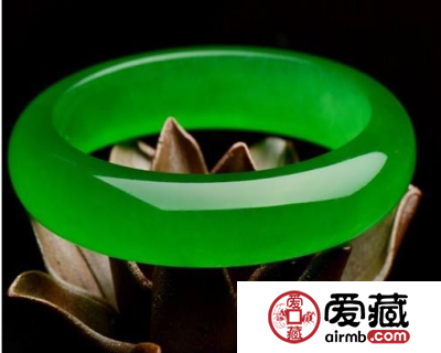 帝王绿翡翠手镯价格是多少及图片