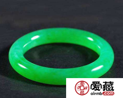 帝王绿翡翠手镯价格是多少及图片