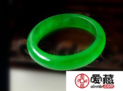帝王绿翡翠手镯价格是多少及图片