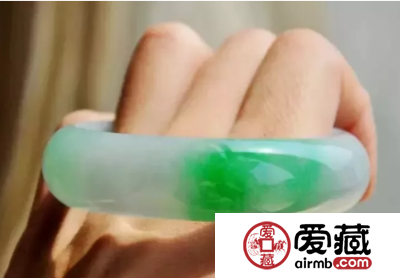 翡翠手镯会过敏吗 翡翠手镯会过敏的因素