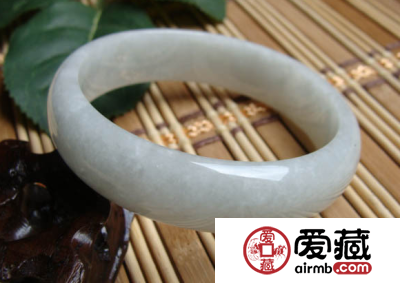 冰糯种翡翠手镯棉絮多有什么影响吗
