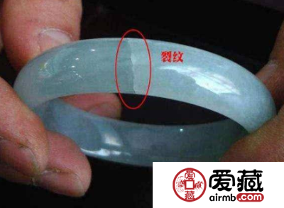 翡翠色根和裂纹的区别是什么 你会分辨了吗