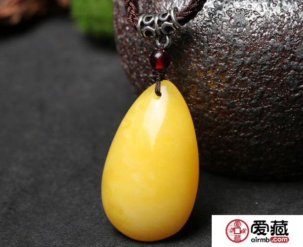 寶寶戴蜜蠟好還是翡翠好