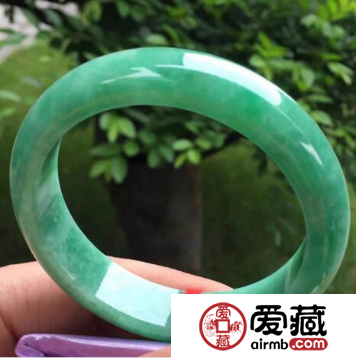 豆种翡翠能越戴越透吗  戴多久才能变透