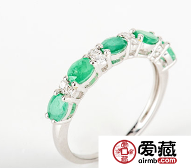翡翠戒指背面有銀色的紙是怎么回事