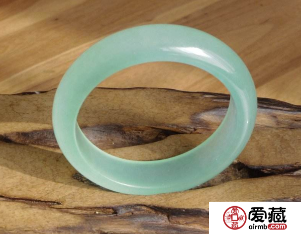 一般的玉鐲子多少錢 玉鐲子價(jià)格評(píng)估