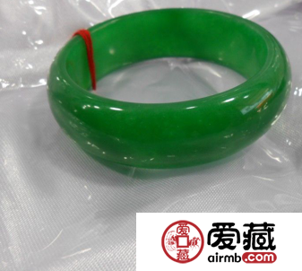 翡翠镯哪种绿最好 建议购买这种绿翡翠