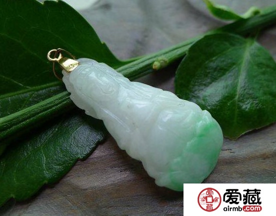 白底飘绿的翡翠怎么样 这种翡翠价格贵不贵
