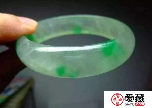 b货翡翠手镯值多少钱 它的价格贵不贵