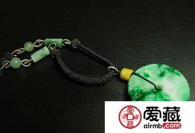 翡翠平安扣的寓意 不只是寓意平安