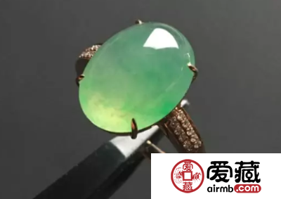 翡翠收藏，是看翡翠的精工雕刻还是高品质