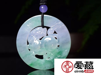 翡翠收藏，是看翡翠的精工雕刻还是高品质