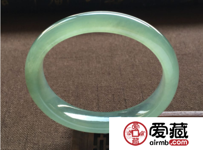 贵妃翡翠手镯价格 贵妃翡翠手镯市场价多少钱