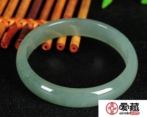 冰糯种翡翠手镯一般价格 现在市场价是多少