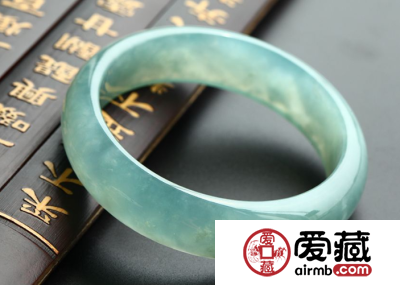 冰种翡翠手镯哪种好 怎么看冰种翡翠手镯好坏