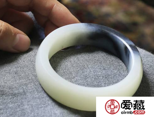 玉鐲的價格 多少價位的玉鐲是真的